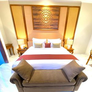 Deluxe King Suite